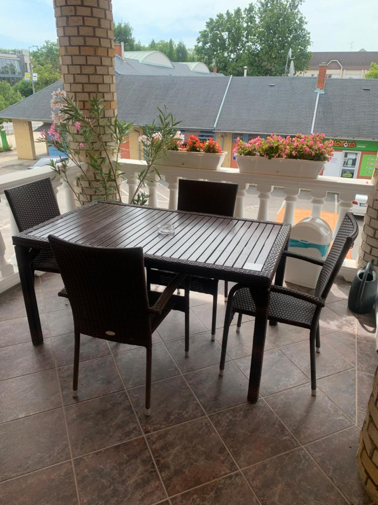 Agora Apartman Hajdúszoboszló Buitenkant foto